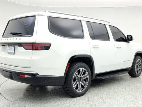 Used 2023 Jeep Wagoneer 4WD w/ Premium Group I image 5