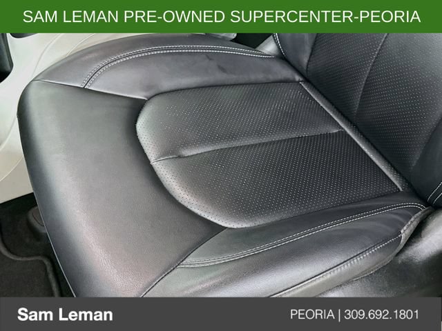 Used 2024 Chrysler Pacifica Touring-L FWD image 18