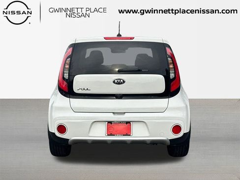 Used 2017 Kia Soul + image 6