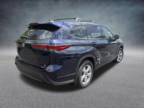 Used 2022 Toyota Highlander L AWD/4WD image 4