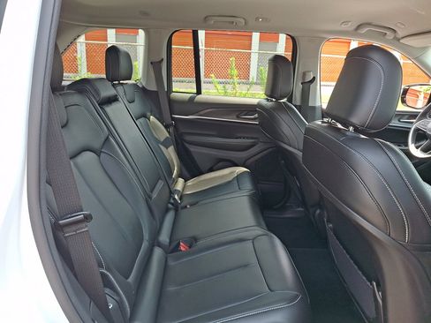 Used 2023 Jeep Grand Cherokee Limited AWD/4WD image 15