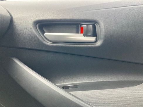 Used 2021 Toyota Corolla LE FWD image 29