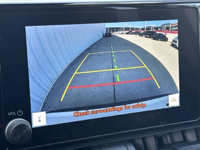 Used 2025 Toyota RAV4 XLE FWD image 18
