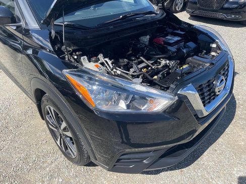 Used 2018 Nissan Kicks SV FWD image 25