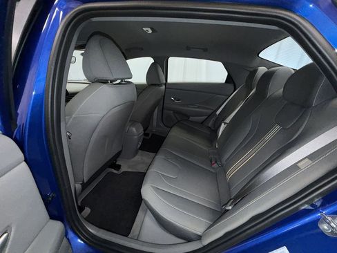 Used 2025 Hyundai Elantra Sport image 12