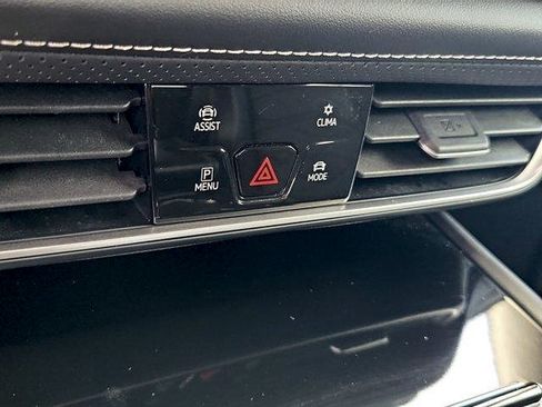 Used 2024 Volkswagen Atlas SE FWD image 36