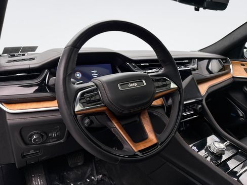 Used 2022 Jeep Grand Cherokee Summit image 10