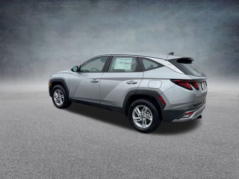 Certified 2025 Hyundai Tucson SE image 16