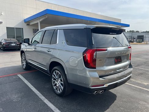 Used 2025 GMC Yukon Denali w/ Sun & Power Step Package image 4