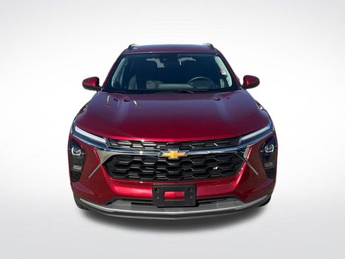 Used 2025 Chevrolet Trax LT w/ LT Convenience Package FWD image 2