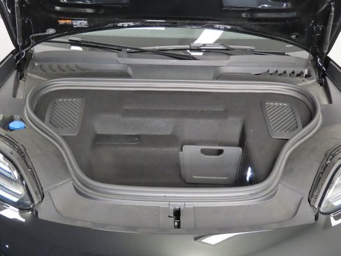 Certified 2025 Porsche Macan 4S Electric AWD/4WD image 51