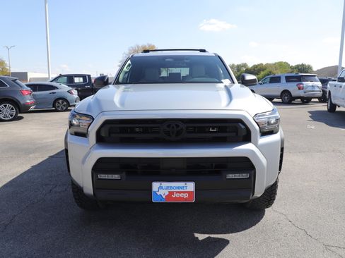Used 2025 Toyota 4Runner SR5 image 3