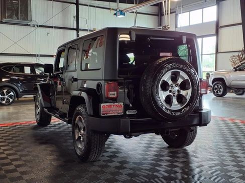 Used 2017 Jeep Wrangler Unlimited Sahara w/ Connectivity Group image 4