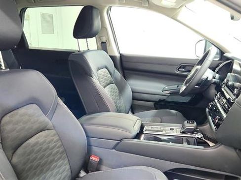New 2025 Nissan Pathfinder SV image 26