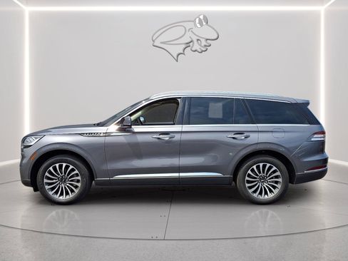 Used 2022 Lincoln Aviator AWD w/ Premium Package image 2