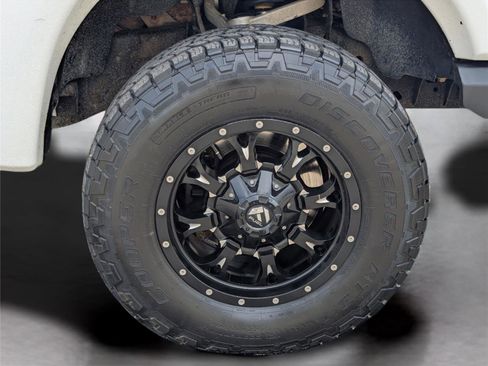 Used 2011 Ford F150 XLT w/ XLT Chrome Pkg image 35