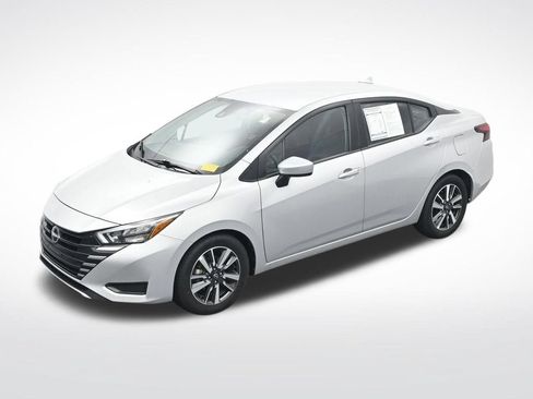 Used 2025 Nissan Versa SV FWD image 20