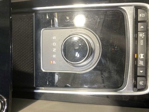 Used 2017 Jaguar F-PACE R-Sport image 17