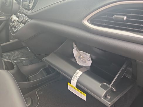 New 2026 Chrysler Pacifica Select image 27