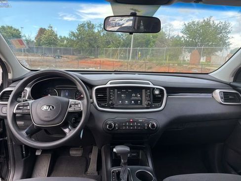 Used 2019 Kia Sorento FWD image 13
