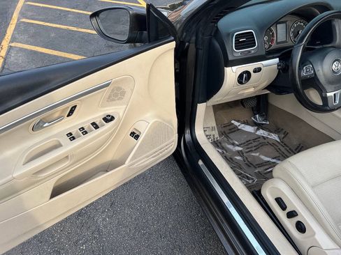 Used 2013 Volkswagen Eos Komfort FWD image 17