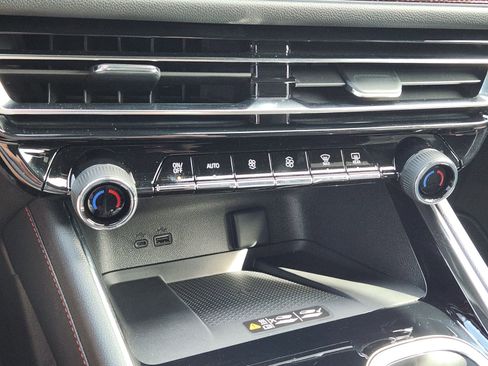 New 2026 Chevrolet Traverse RS image 18