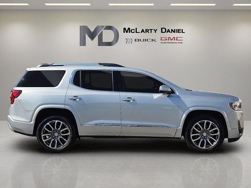 Used 2020 GMC Acadia Denali w/ Technology Package FWD image 15