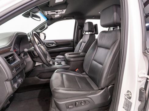 Used 2021 Chevrolet Suburban LT w/ Rear Media and Nav Package RWD image 14