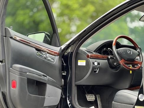 Used 2012 Mercedes-Benz S 550 4MATIC w/ Sport Pkg image 9