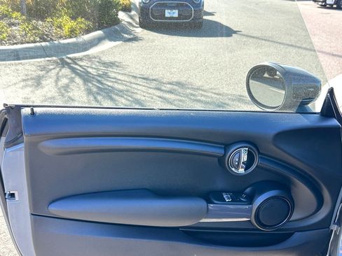 Used 2022 MINI Cooper 2-Door Hardtop image 11