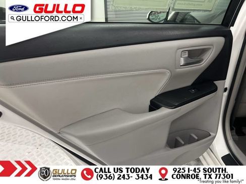 Used 2017 Toyota Camry XLE w/ Moonroof Package FWD image 17