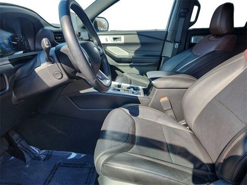 Certified 2023 Ford Explorer Platinum w/ Technology Package image 10