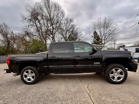 Used 2018 Chevrolet Silverado 1500 LT w/ Texas Edition image 9