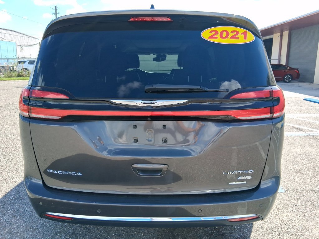 Used 2021 Chrysler Pacifica Limited AWD/4WD image 4
