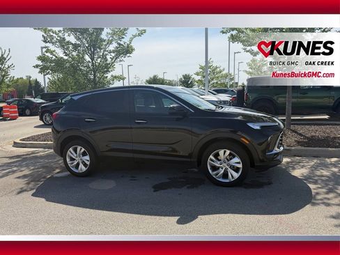 Used 2025 Buick Encore GX Preferred AWD/4WD image 4