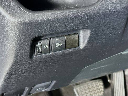 Used 2020 Toyota RAV4 LE AWD/4WD image 17