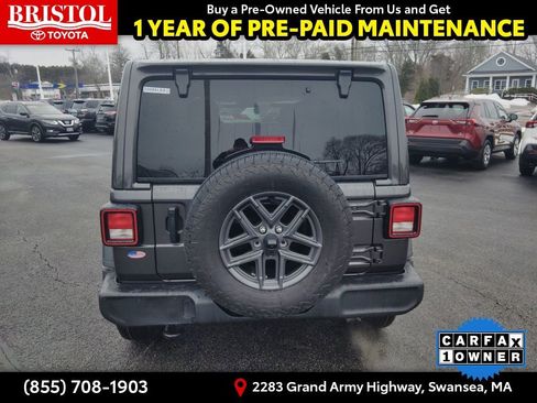 Used 2025 Jeep Wrangler Sport S image 3