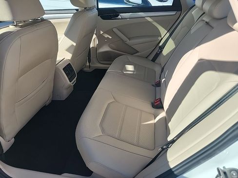 Used 2019 Volkswagen Passat 2.0T Wolfsburg image 7