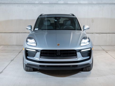 Certified 2026 Porsche Macan AWD/4WD image 6