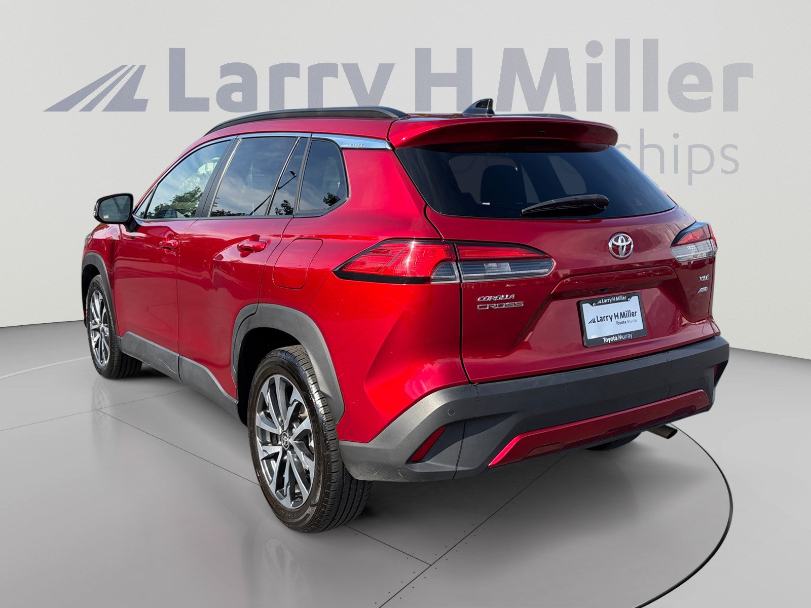 Used 2025 Toyota Corolla Cross XLE AWD/4WD image 3