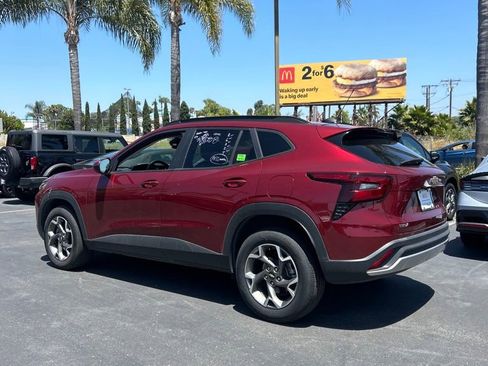 Used 2025 Chevrolet Trax LT w/ LT Convenience Package FWD image 7