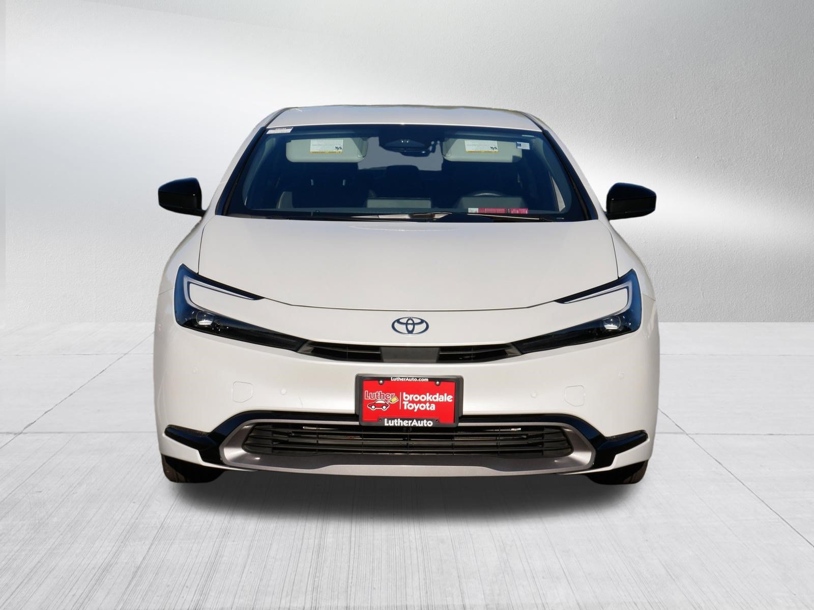 Used 2024 Toyota Prius XLE AWD/4WD image 2