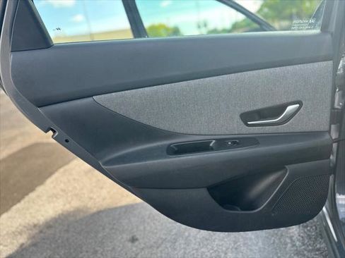 Used 2025 Hyundai Elantra Limited FWD image 16