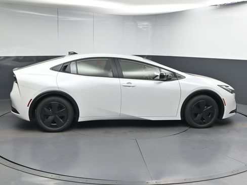 New 2026 Toyota Prius LE image 9