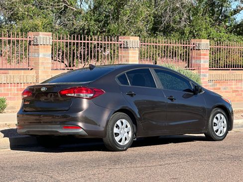 Used 2017 Kia Forte LX image 10