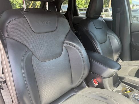 Used 2019 Jeep Cherokee Limited AWD/4WD image 12