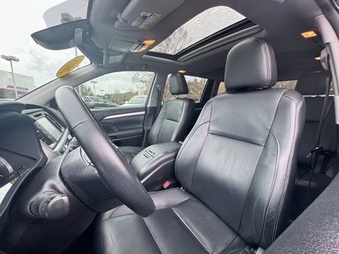 Used 2018 Toyota Highlander XLE image 26