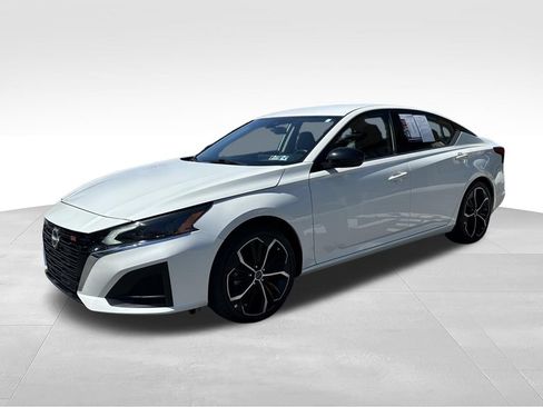 Used 2024 Nissan Altima 2.5 SR FWD image 3