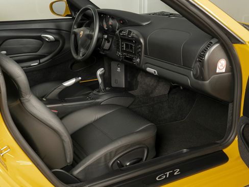 Used 2003 Porsche 911 GT2 RWD image 23