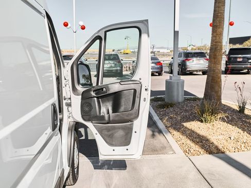 Used 2025 RAM ProMaster 2500 w/ Convenience Group FWD image 9